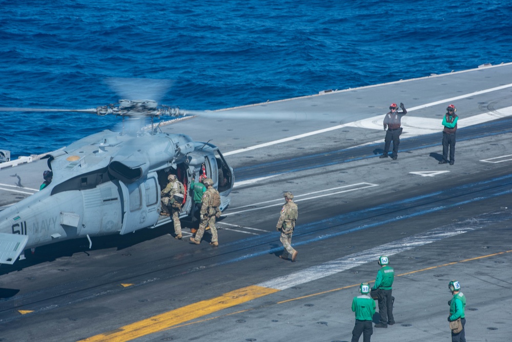 USS Ronald Reagan (CVN 76) conducts a helicopter rope suspension technique exercise