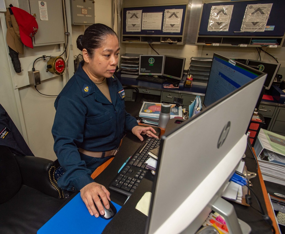 USS Ronald Reagan (CVN 76) Personnel department performs daily duties