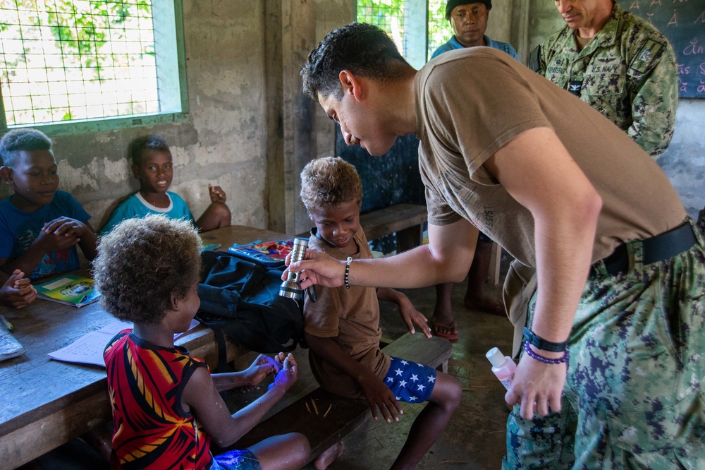 Pacific Partnership 2022 teaches handwashing at Dala Primary School