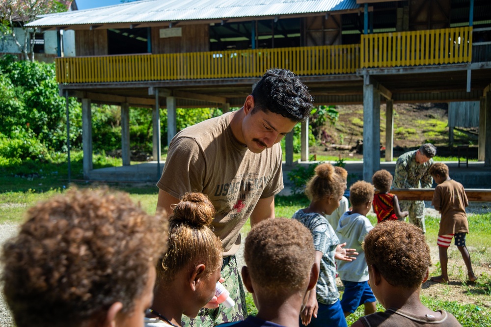 Pacific Partnership 2022 teaches handwashing at Dala Primary School