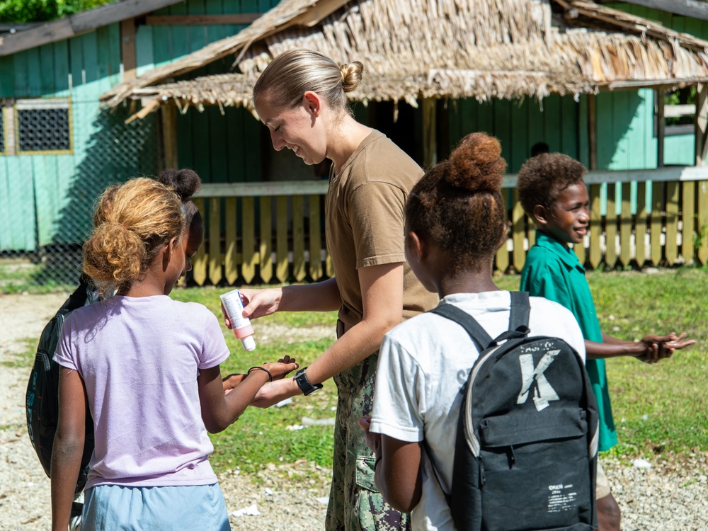 Pacific Partnership 2022 teaches handwashing at Dala Primary School