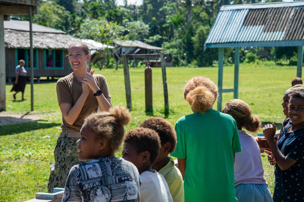 Pacific Partnership 2022 teaches handwashing at Dala Primary School