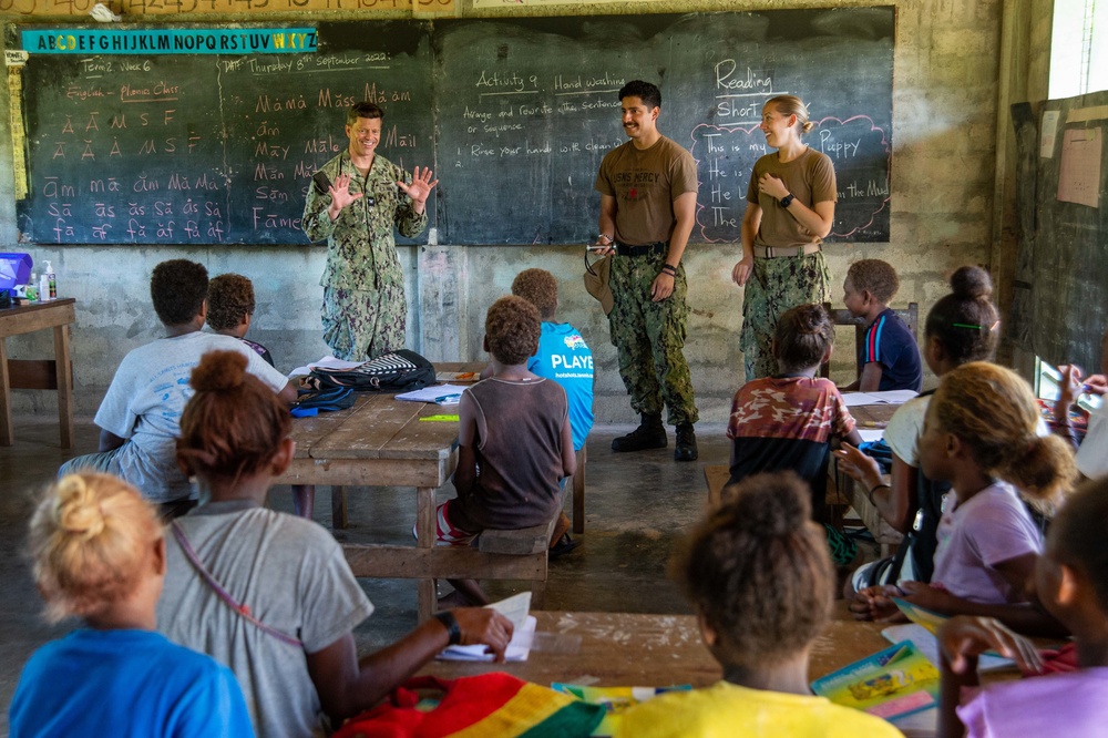 Pacific Partnership 2022 teaches handwashing at Dala Primary School