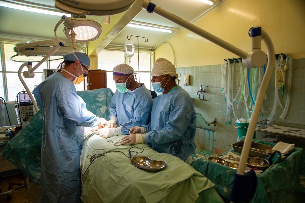 Pacific Partnership 2022 doctors perform surgery at Kilu’ufi Provincial Hospital