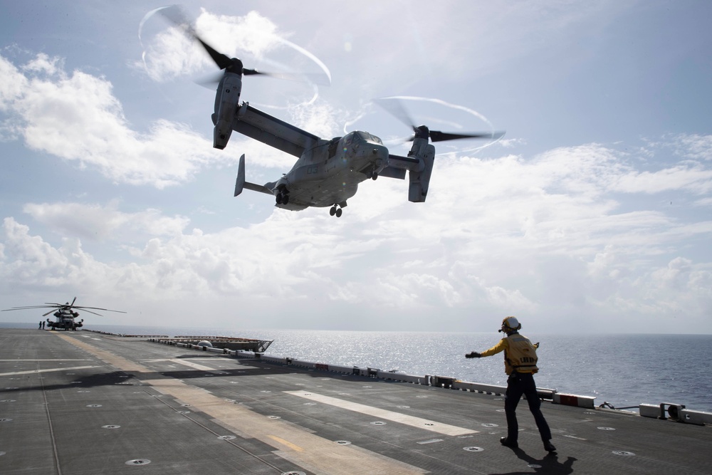 HSC-23 and VMM-262 (Reinforced) Fly From USS Tripoli