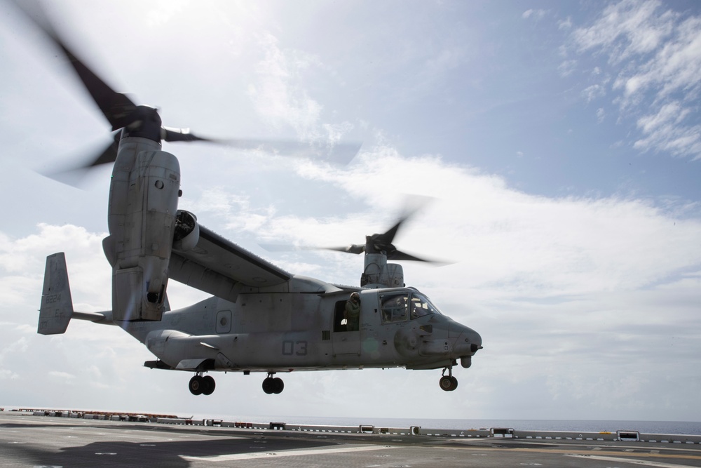 HSC-23 and VMM-262 (Reinforced) Fly From USS Tripoli