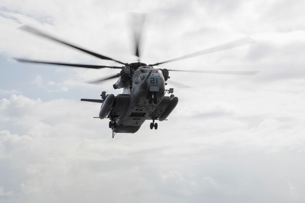 HSC-23 and VMM-262 (Reinforced) Fly From USS Tripoli