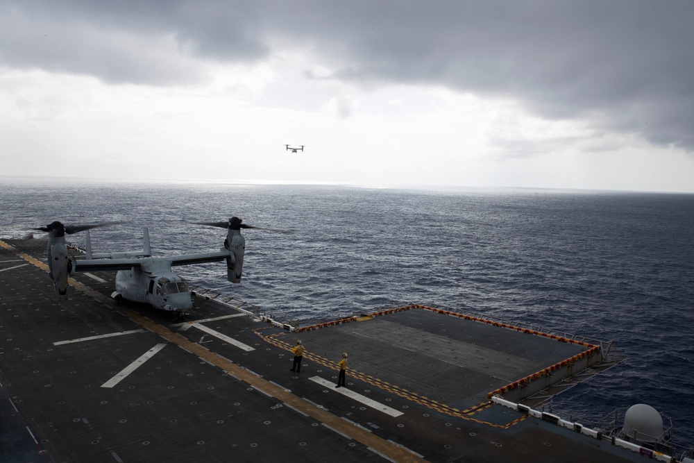 HSC-23 and VMM-262 (Reinforced) Fly From USS Tripoli