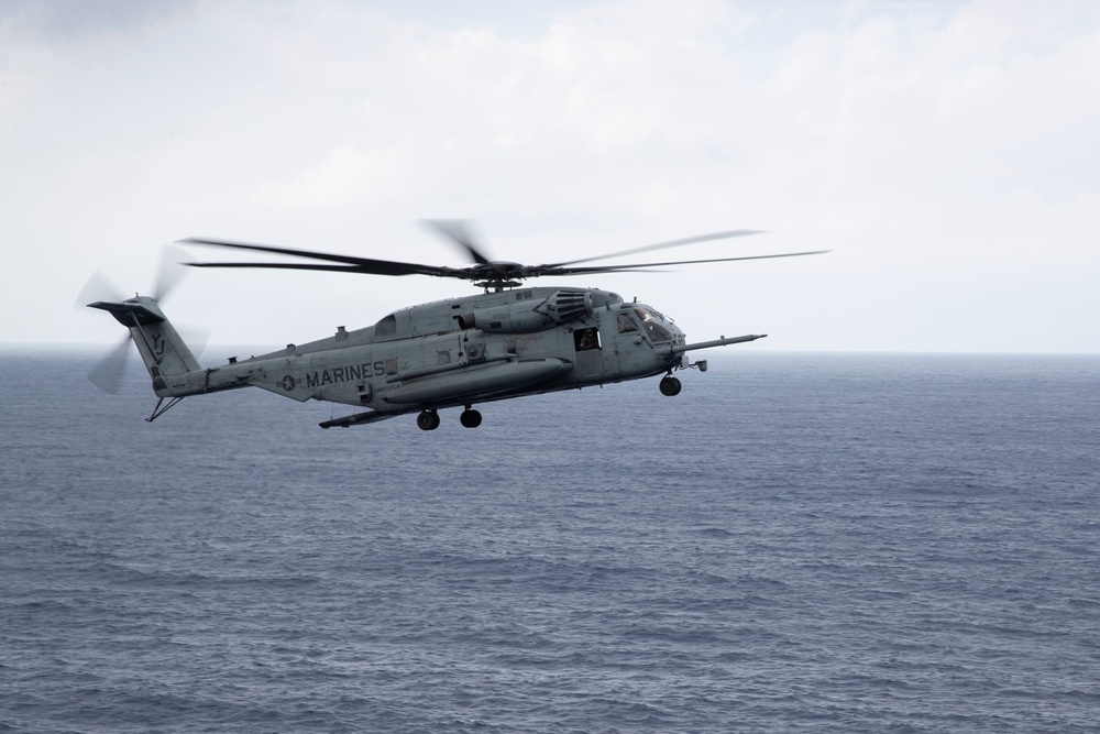 HSC-23 and VMM-262 (Reinforced) Fly From USS Tripoli