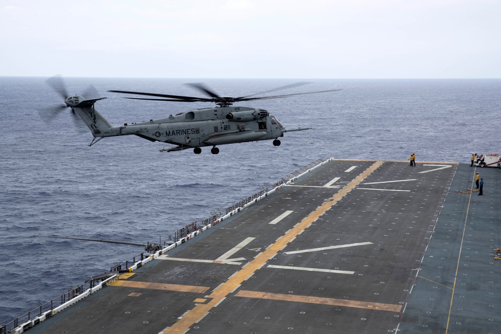 HSC-23 and VMM-262 (Reinforced) Fly From USS Tripoli