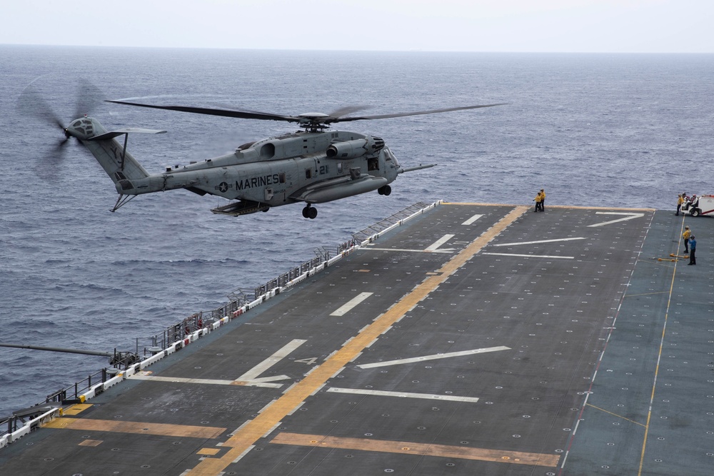 HSC-23 and VMM-262 (Reinforced) Fly From USS Tripoli