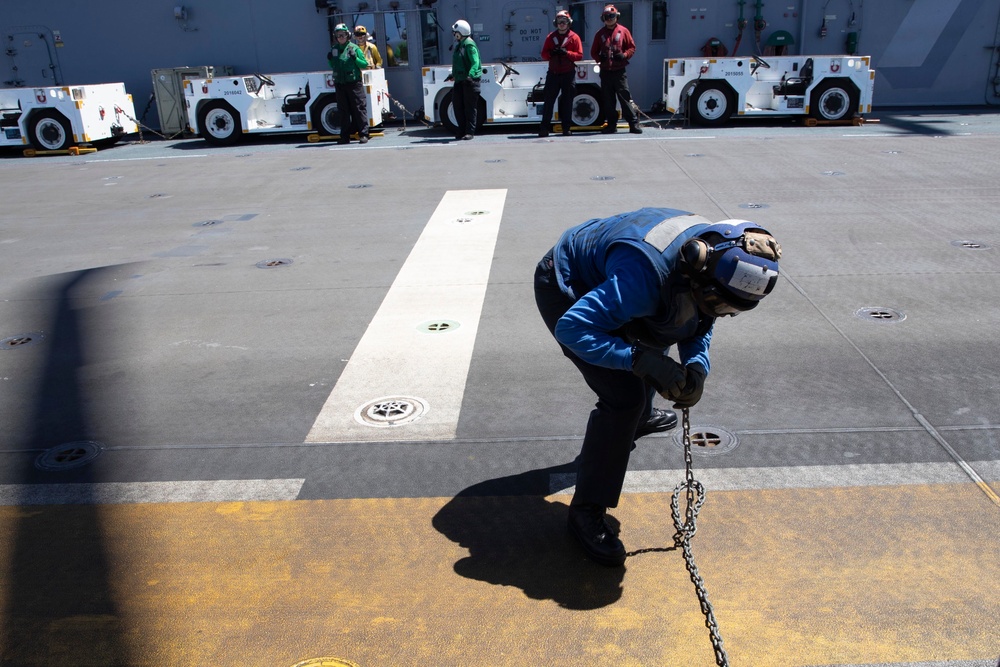 HSC-23 Flies SAR Training from USS Tripoli (LHA 7)