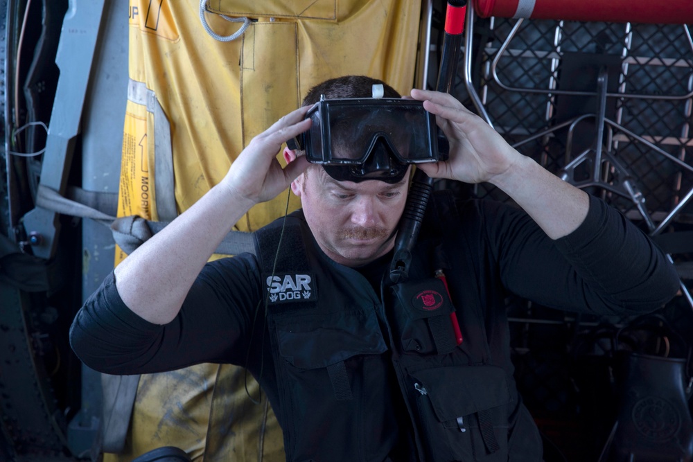 HSC-23 Flies SAR Training from USS Tripoli (LHA 7)