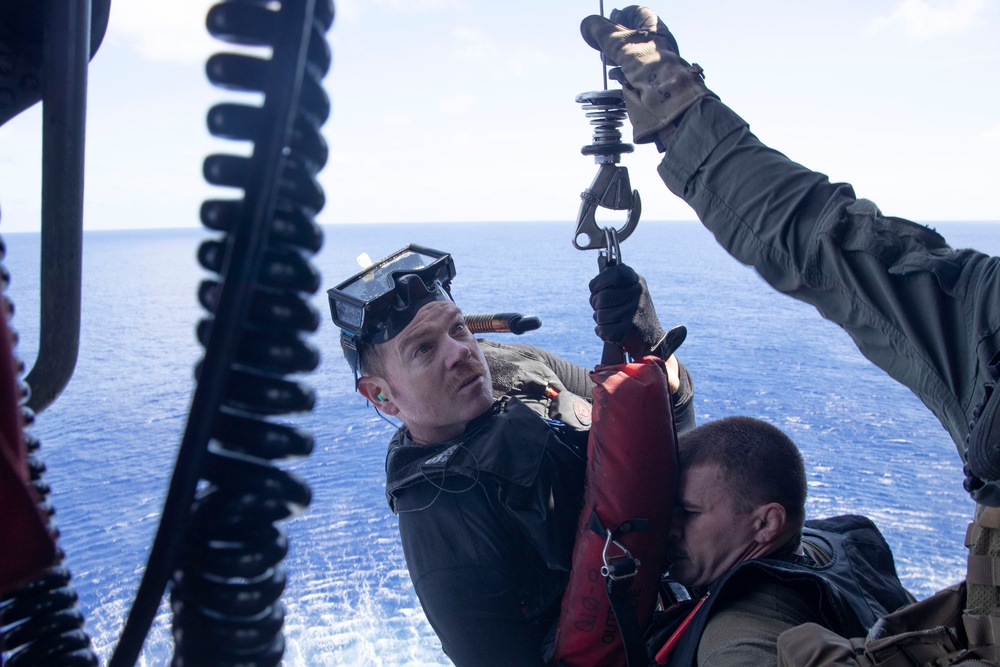 HSC-23 Flies SAR Training from USS Tripoli (LHA 7)