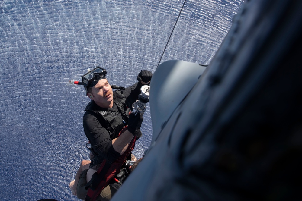 HSC-23 Flies SAR Training from USS Tripoli (LHA 7)