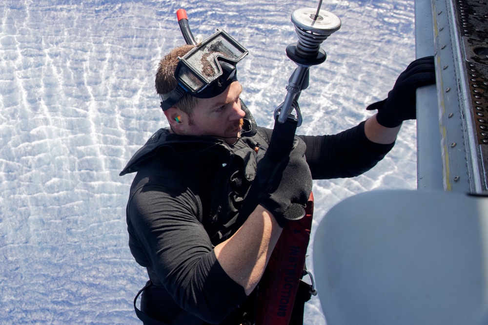 HSC-23 Flies SAR Training from USS Tripoli (LHA 7)