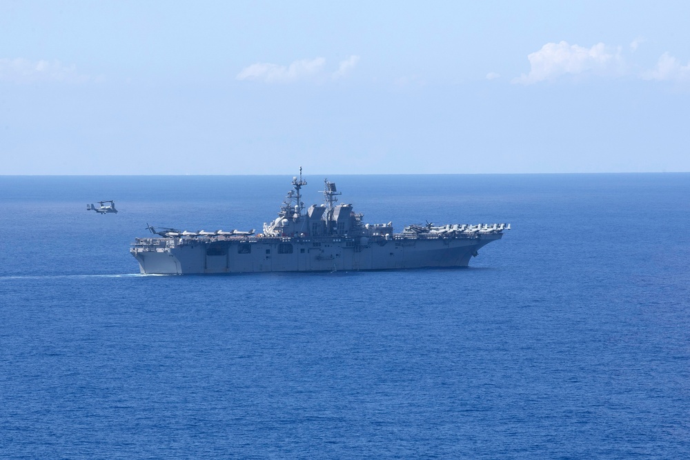 HSC-23 Flies SAR Training from USS Tripoli (LHA 7)