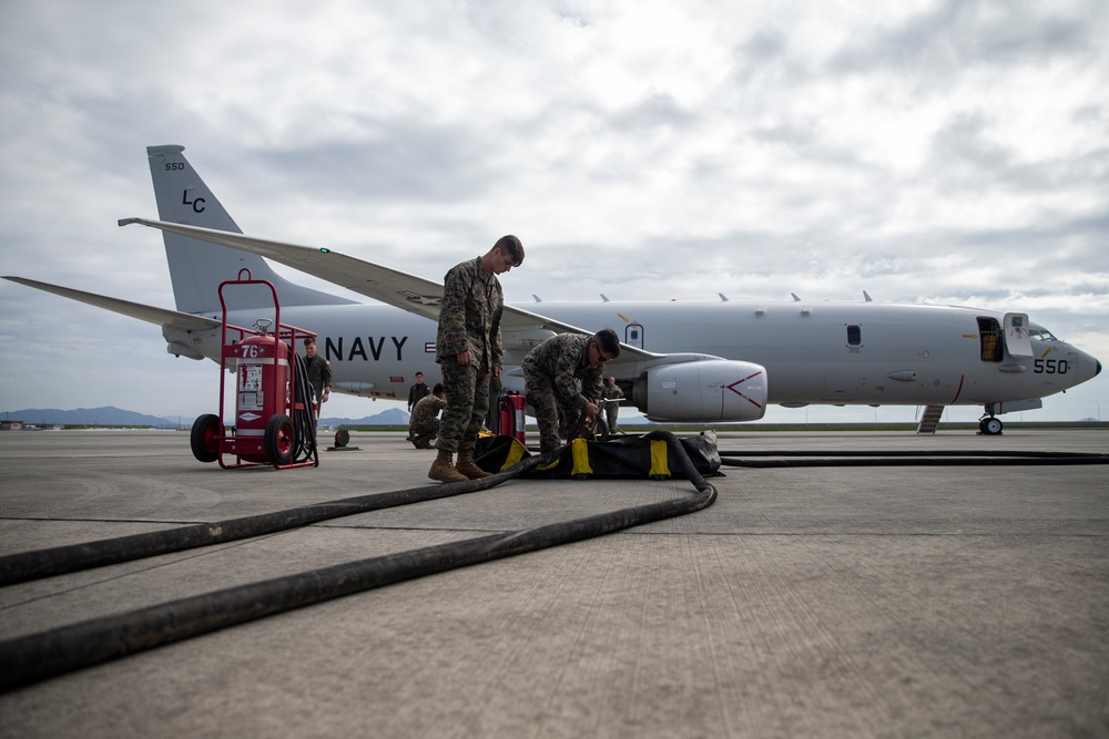 Marines with MWSS-171 refuel P-8A Poseidon