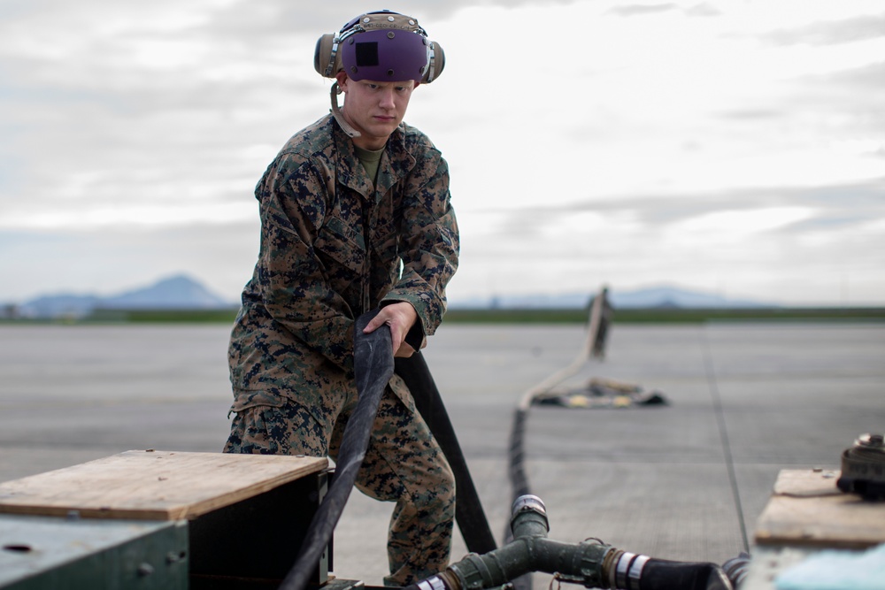 Marines with MWSS-171 refuel P-8A Poseidon