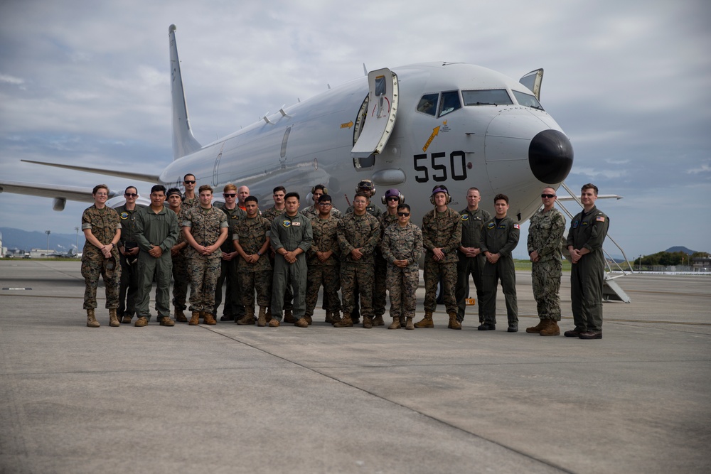 Marines with MWSS-171 refuel P-8A Poseidon