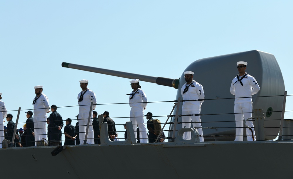 USS Barry (DDG 52) Pulls in to Busan, Republic of Korea