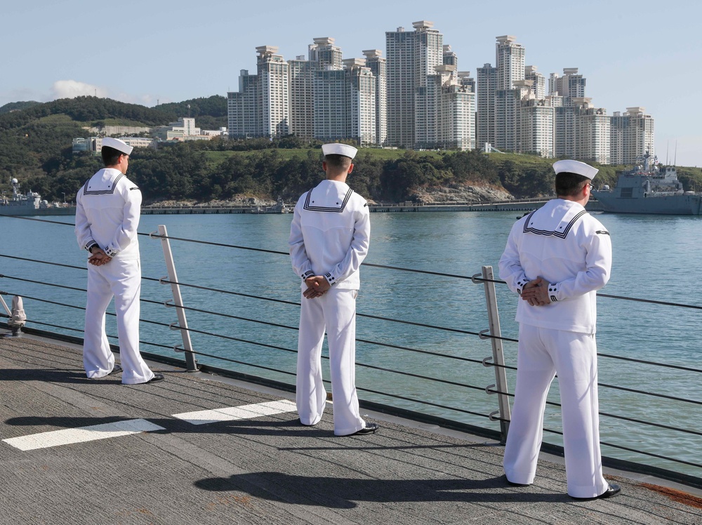 USS Barry (DDG 52) Arrives in Busan, Republic of Korea