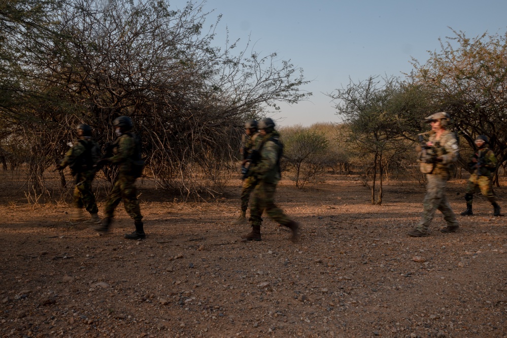 U.S. and Botswana forces train for night time missions