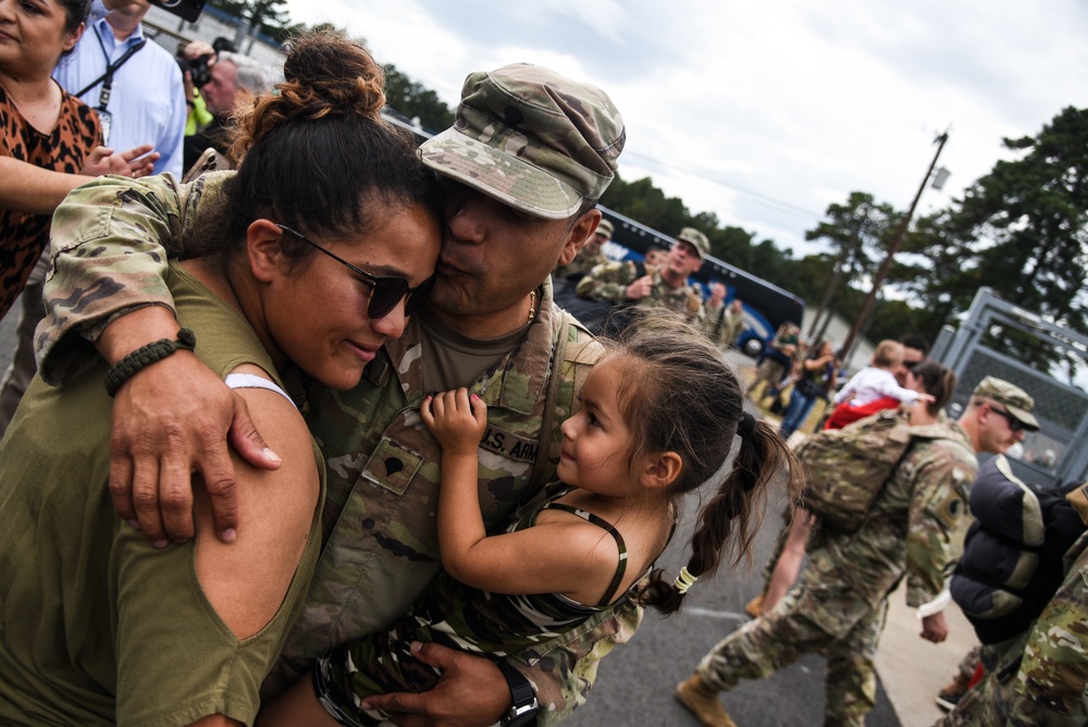 First group of Task Force Red Dragon Soldiers returns to Virginia