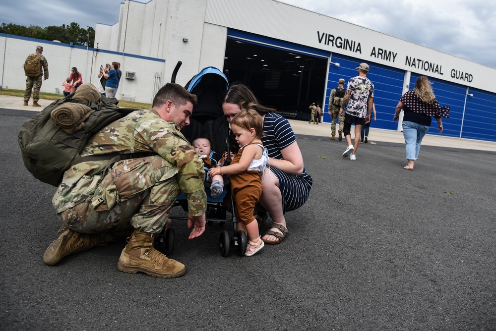 First group of Task Force Red Dragon Soldiers returns to Virginia