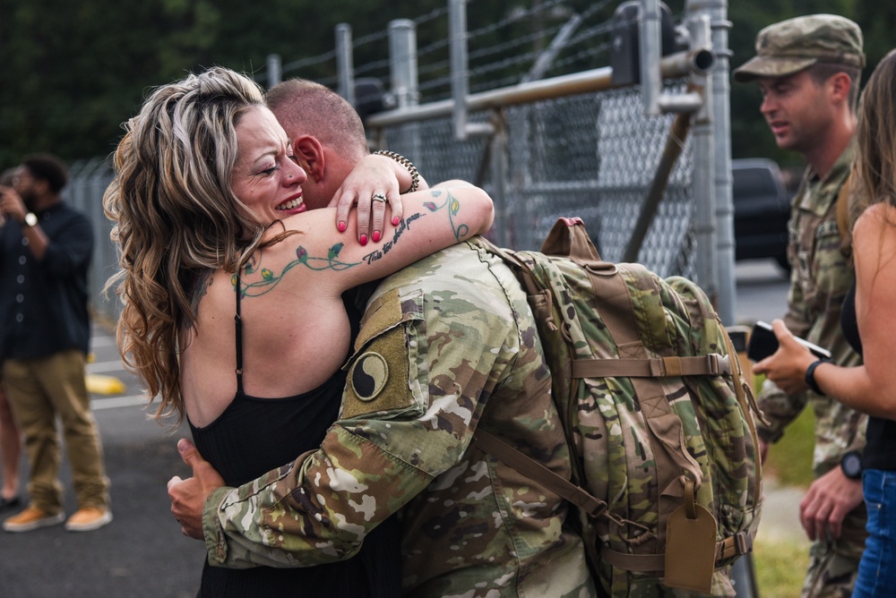 First group of Task Force Red Dragon Soldiers returns to Virginia