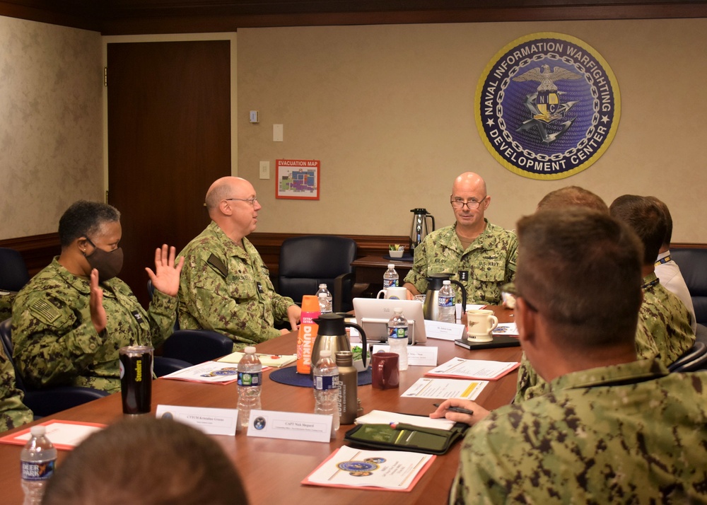 DVIDS - Images - Fleet Forces Deputy Commander visits NIWDC [Image 4 of 4]