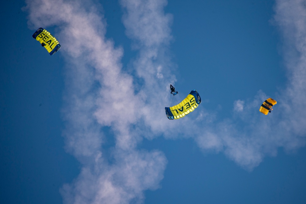 Miramar 2022 Airshow: Leap Frogs/ Golden Knights 9/23