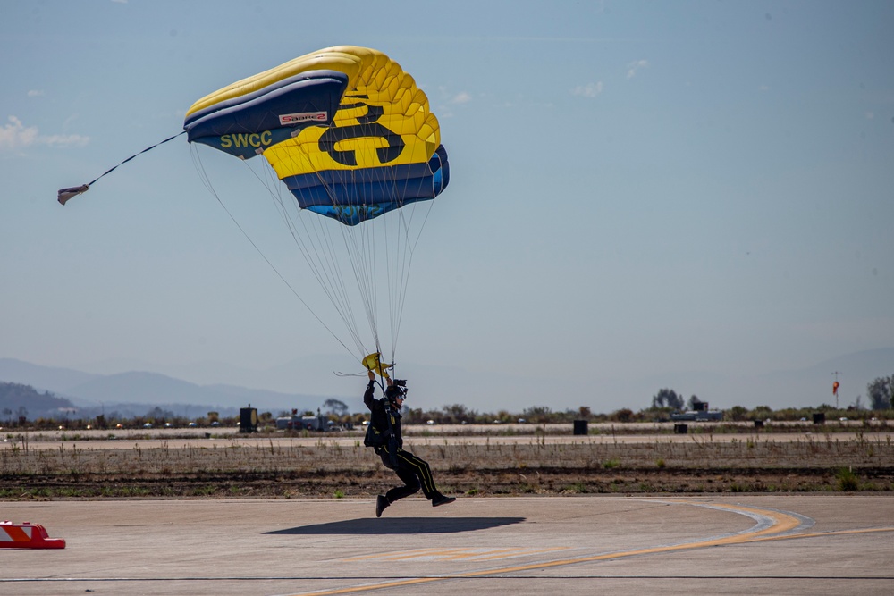 Miramar 2022 Airshow: Leap Frogs/ Golden Knights 9/23