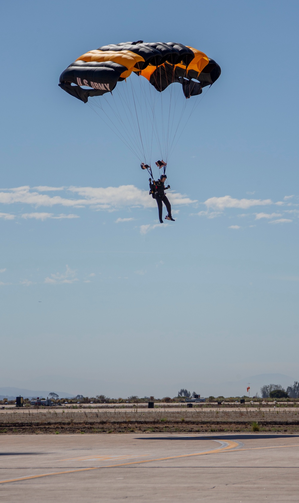 Miramar 2022 Airshow: Leap Frogs/ Golden Knights 9/23