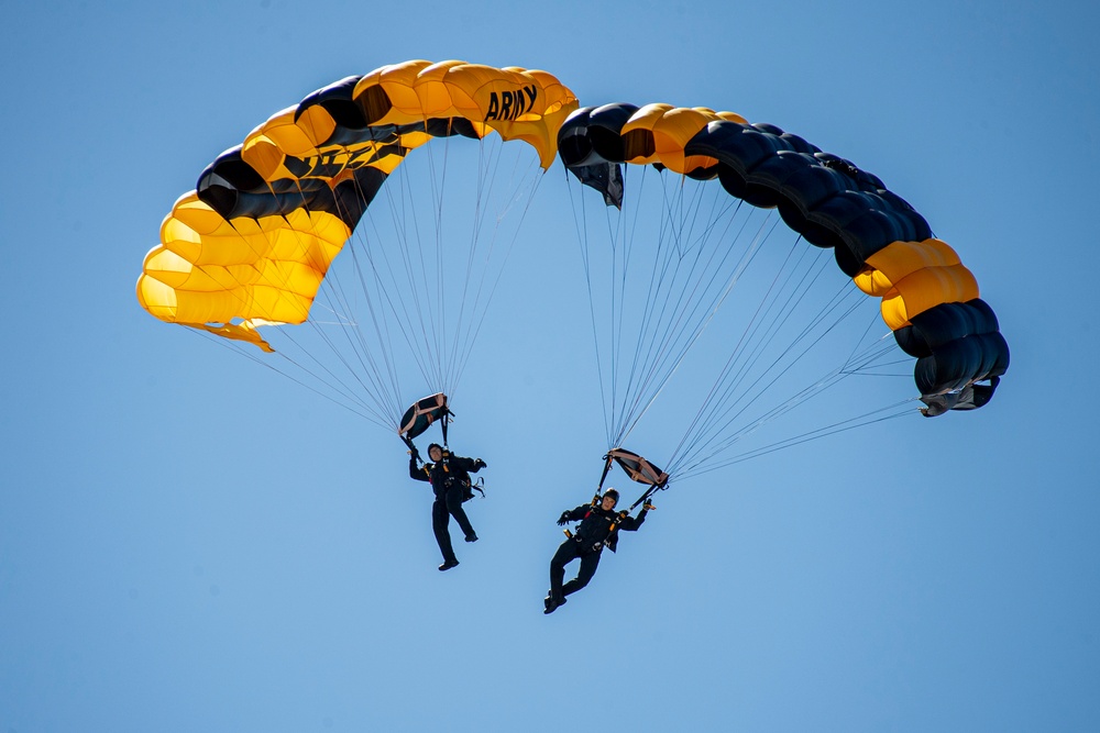 Miramar 2022 Airshow: Leap Frogs/ Golden Knights 9/23