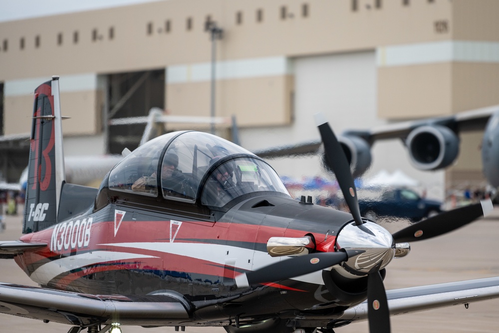 Frontiers in Flight Airshow: welcome to the show T6