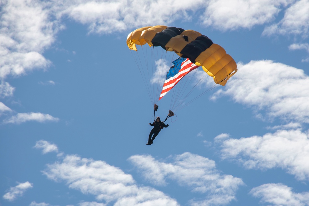 Miramar 2022 Airshow: Opening ceremonies Leap Frogs/GKTS 9/24