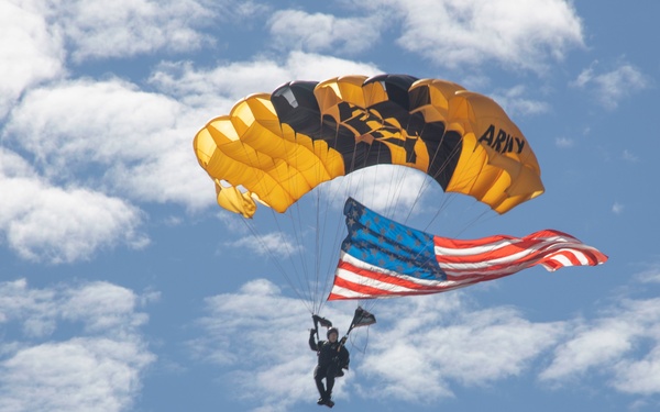 Miramar 2022 Airshow: Opening ceremonies Leap Frogs/GKTS 9/24