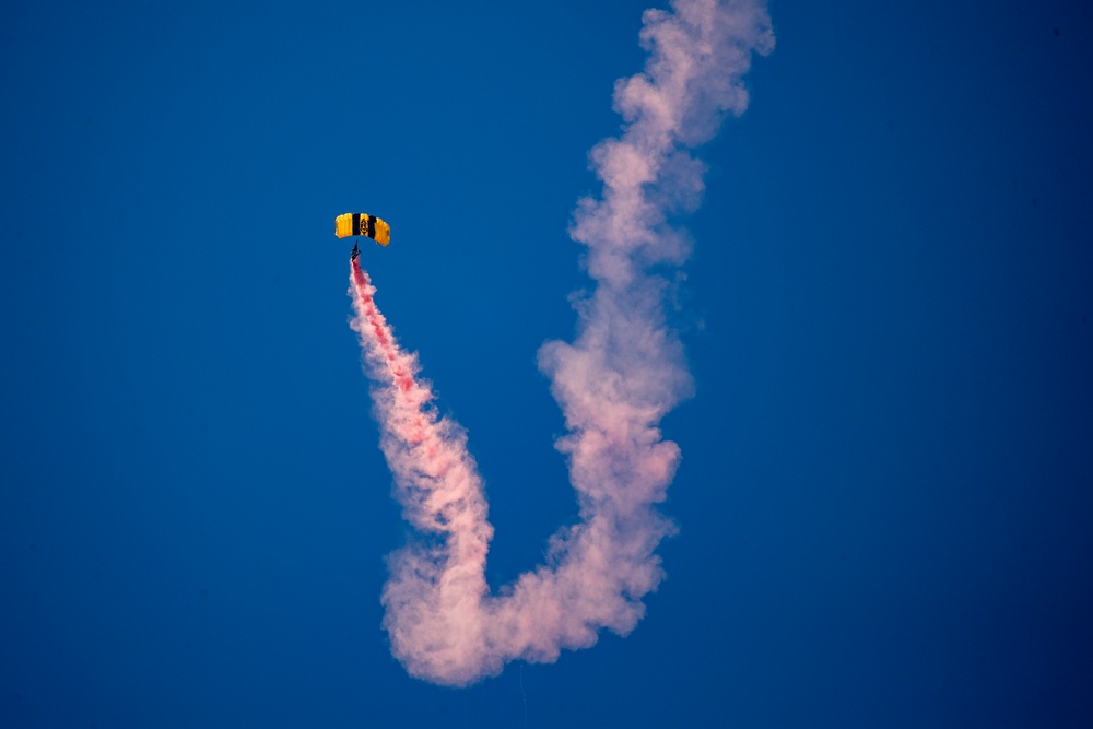 Miramar 2022 Airshow: Leap Frogs/ Golden Knights 9/24