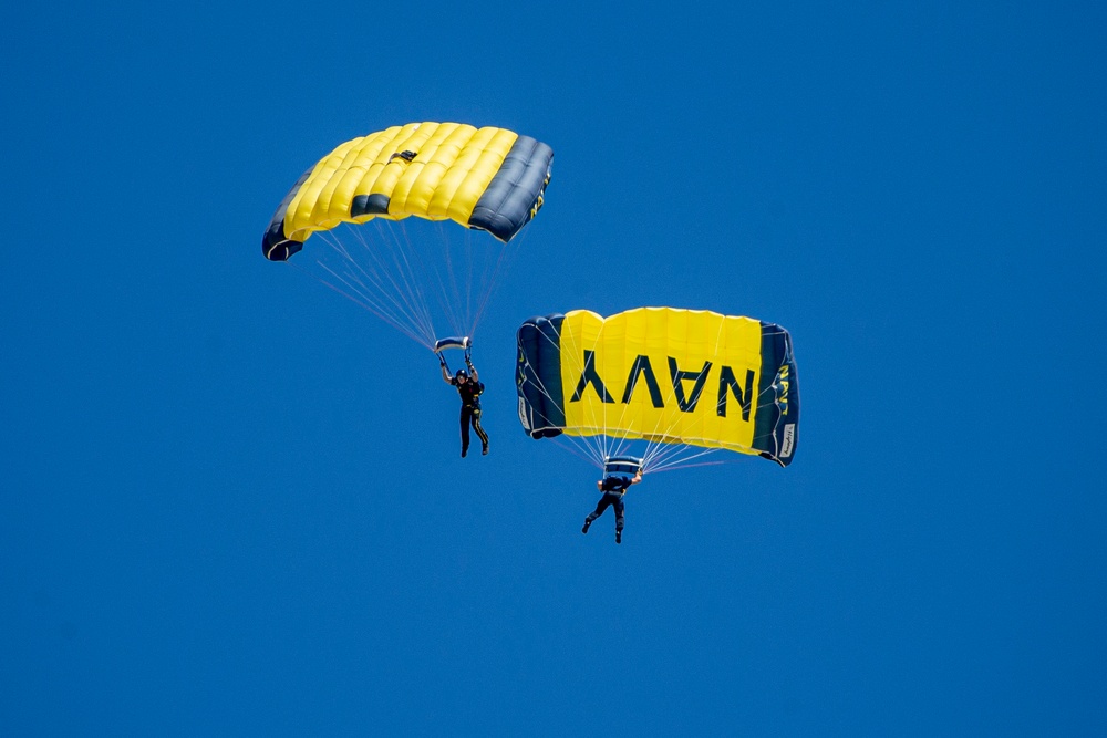 Miramar 2022 Airshow: Leap Frogs/ Golden Knights 9/24