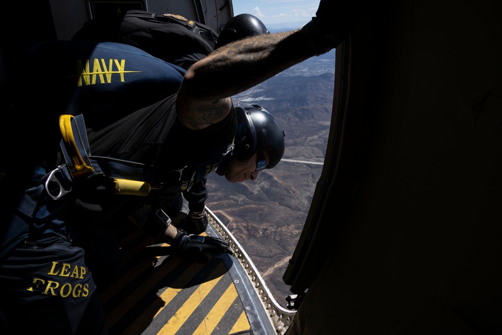 Miramar 2022 Airshow: Golden Knights &amp; Leap Frogs 9/24