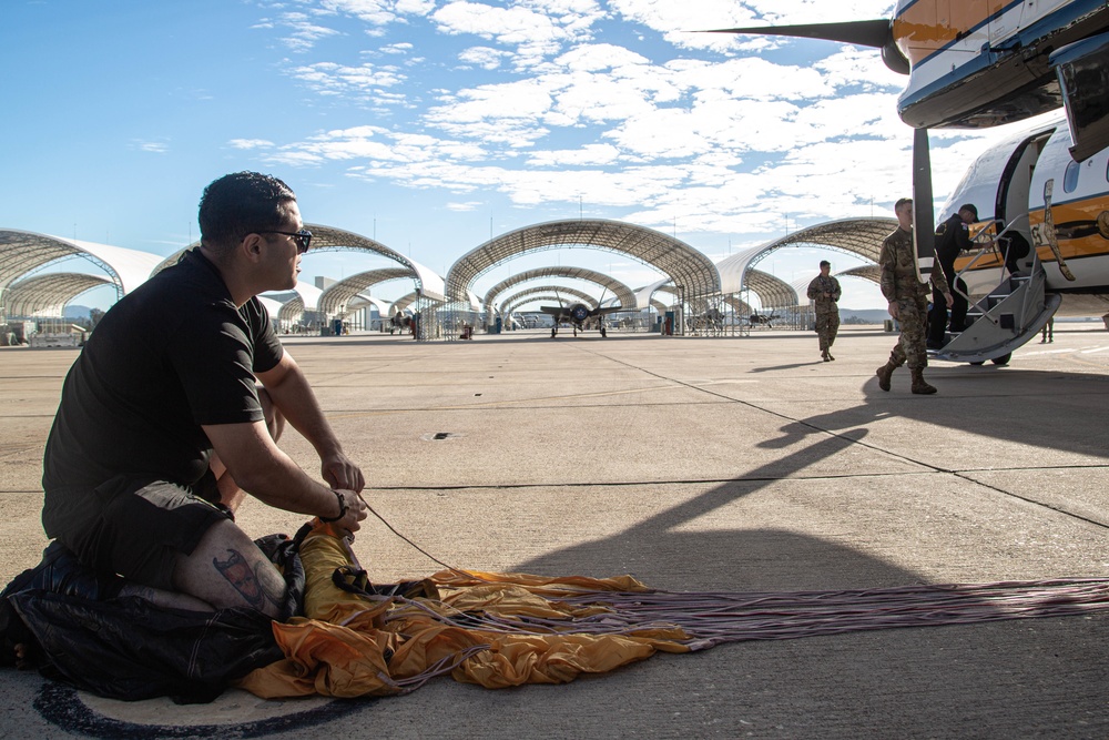 Miramar 2022 Air Show: Golden Knights and Leap Frogs 9/24