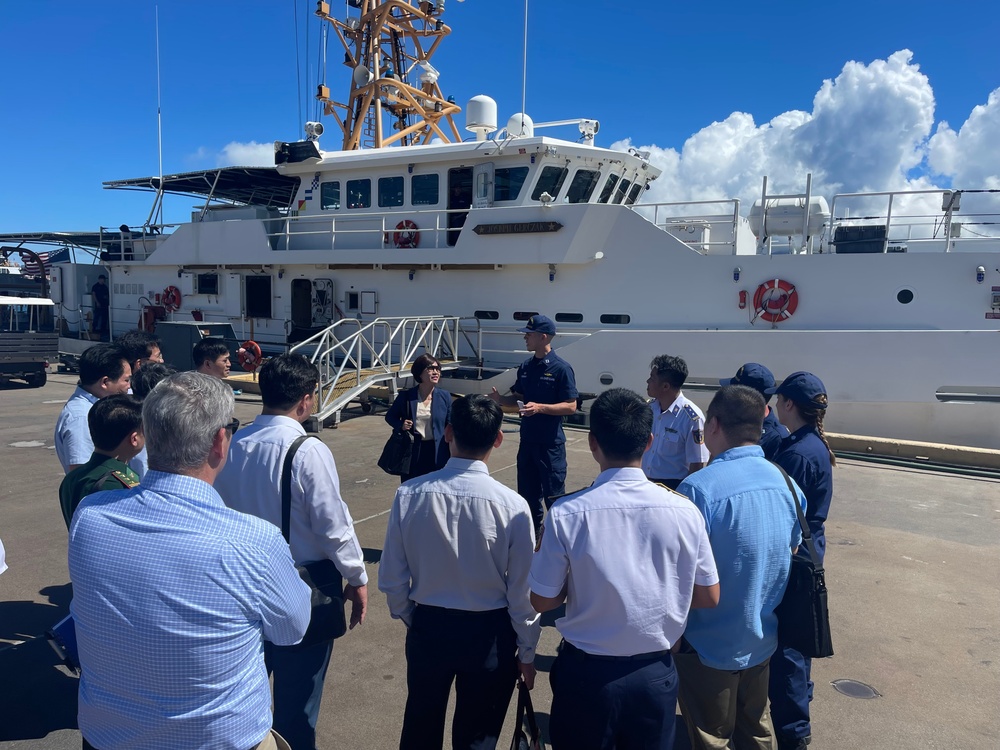 Vietnamese delegation visits U.S. Coast Guard Cutter Joseph Gerczak