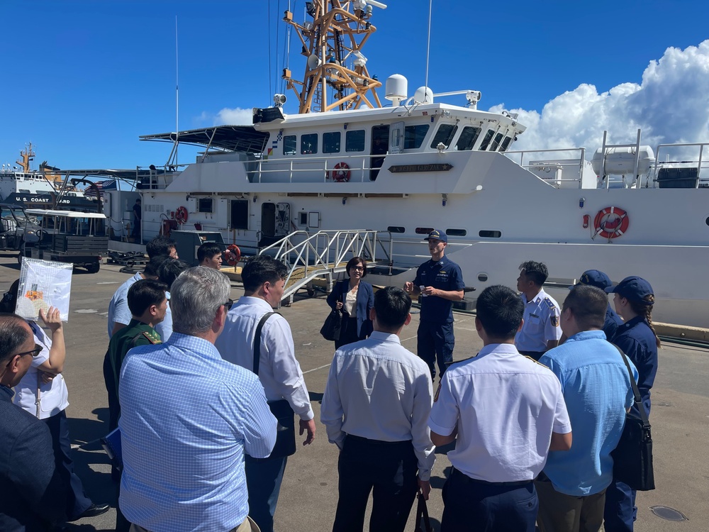 Vietnamese delegation visits U.S. Coast Guard Cutter Joseph Gerczak