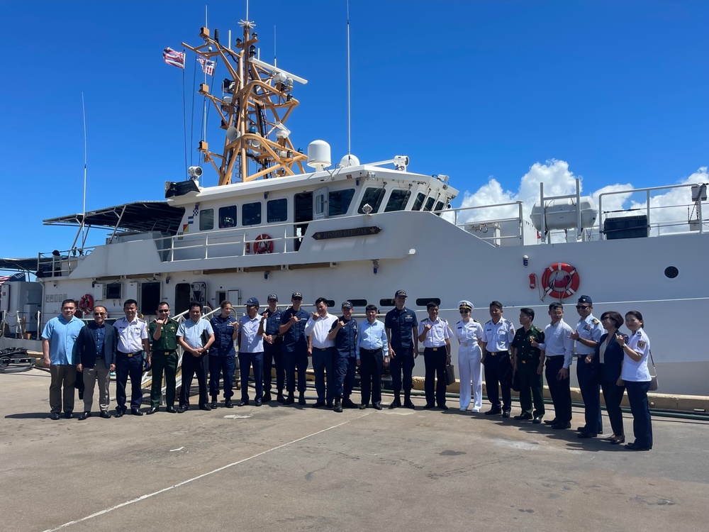 Vietnamese delegation visits U.S. Coast Guard Cutter Joseph Gerczak