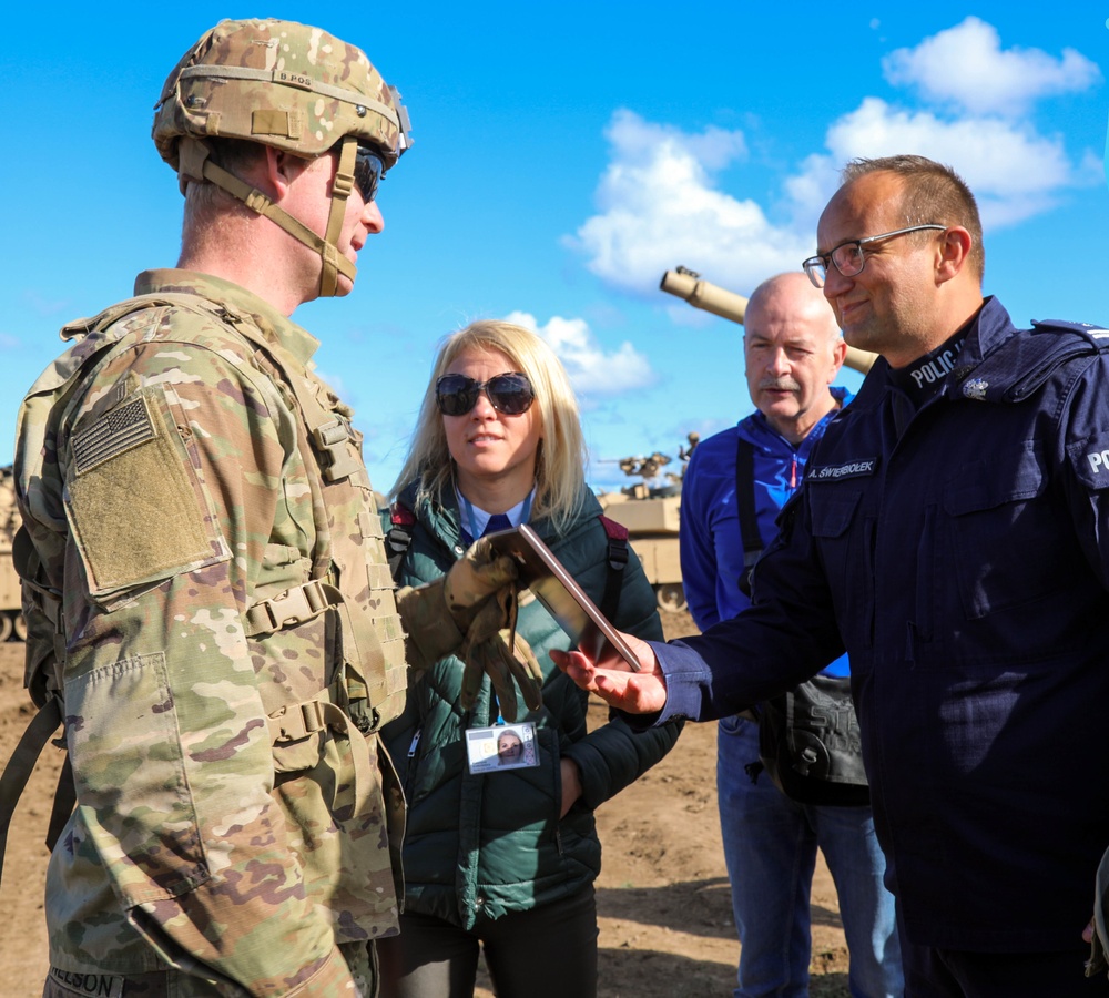 2-7 Cavalry Regiment Meets With First Responders and Cadets