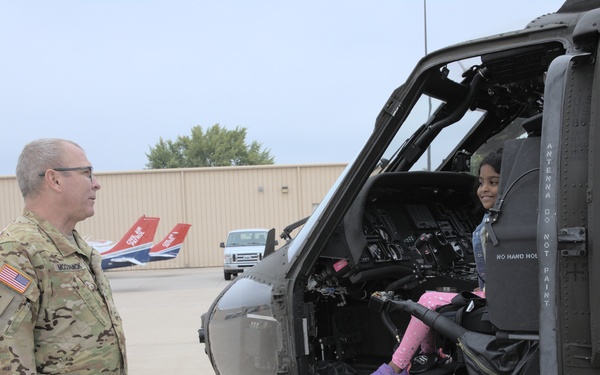 ILNG Pilots participate in &quot;Girls in Aviation Day&quot;