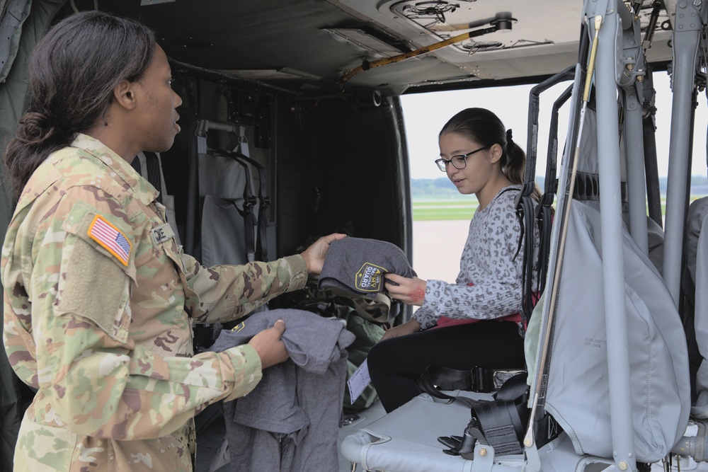 ILNG Pilots participate in &quot;Girls in Aviation Day&quot;