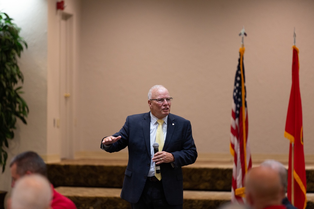 Tilley draws in the audience