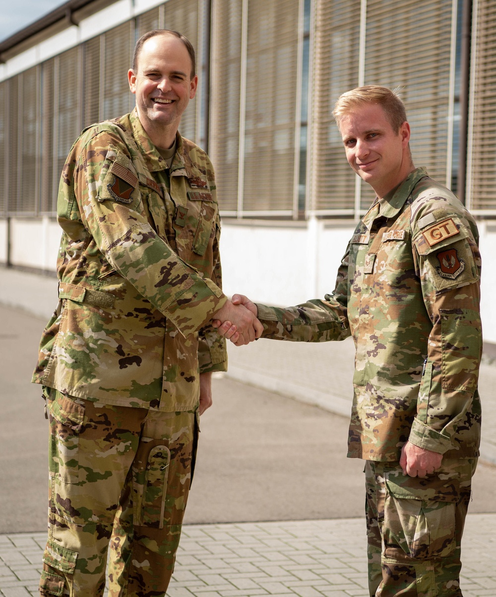 Airlifter of the Month- Insurance broker to USAF